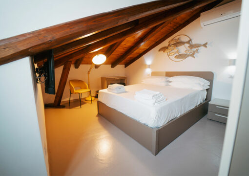 Room 02
