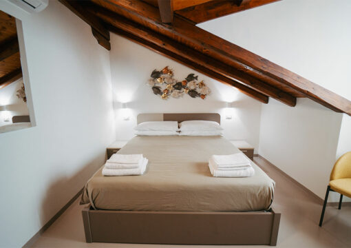 Room 01