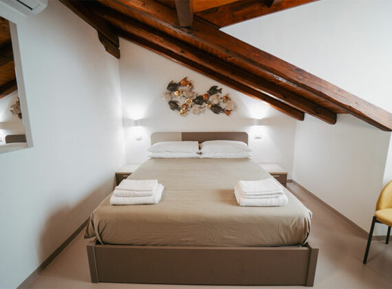 Room 01