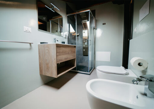Room 01